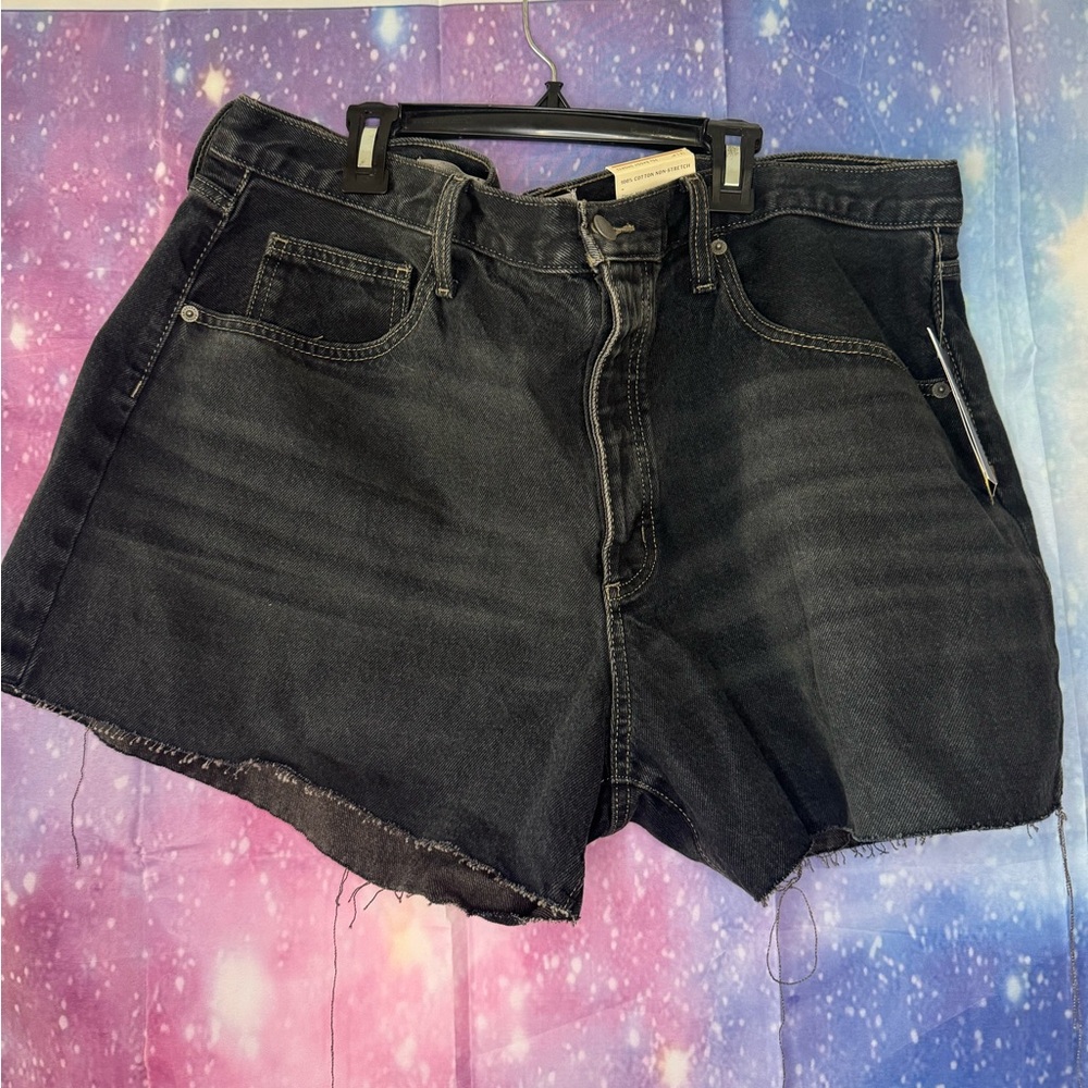 New universal thread mid rise 90’s baggy shorts 🛍